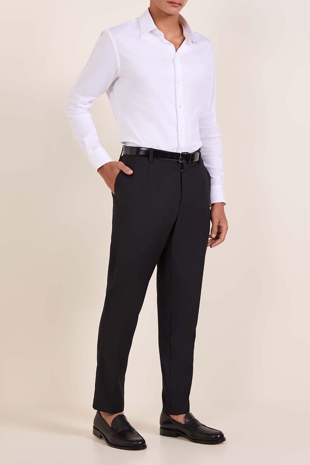 תמונת כל הלוק של חולצה מכופתרת